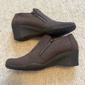 Aerosoles Women’s Brown Zip Up Ankle Wedge Booties Size 10 Pre-owned